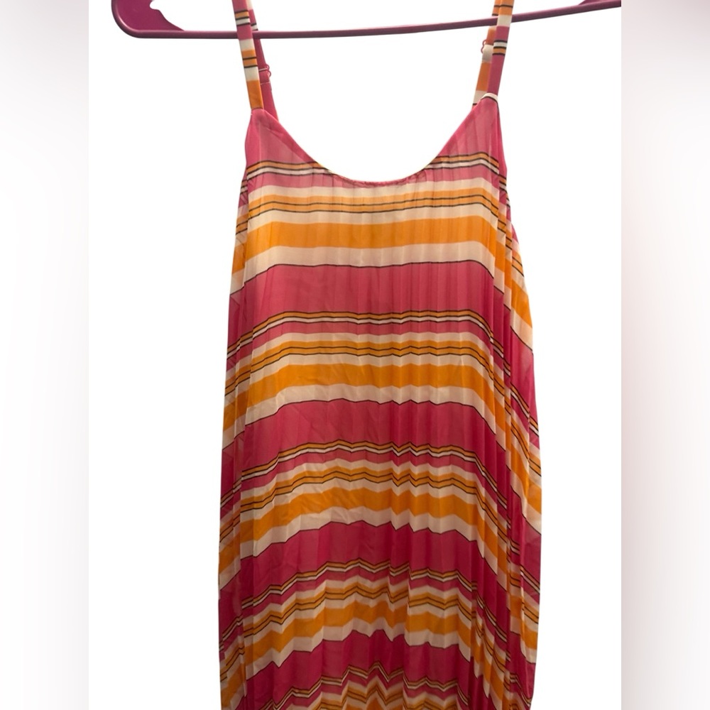 Charming Charlie Women small orange and pink dress
R1